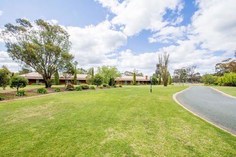 Sportslander Motor Inn - Tourism Gold Coast 3