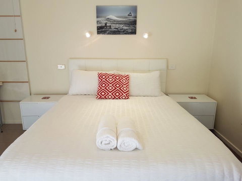 Springtide Studio Apartments - Tourism Gold Coast 0