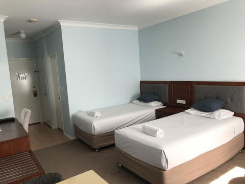 Springwood Motor Inn - Tourism Gold Coast 1