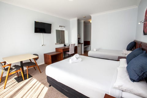 Springwood Motor Inn - Tourism Gold Coast 0