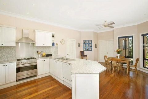 Stately Bowral Designer Home - Tourism Gold Coast 2