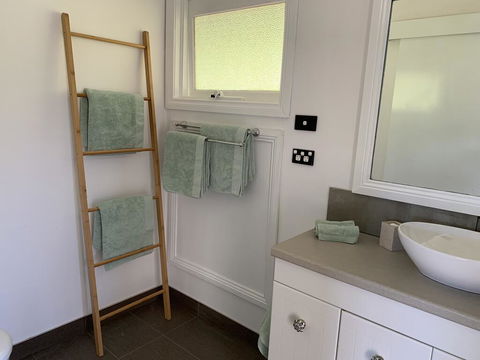 Stephanies Country Cottages - Tourism Gold Coast 3