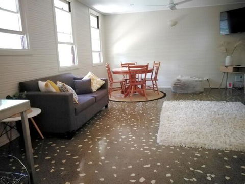 Stranded? Nowhere To Stay? Sanitised Apartment, Sleeps 4, Netflix, Wifi, Pool - Tourism Gold Coast 0