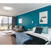 Striking and super convenient studio with balcony - Tourism Gold Coast