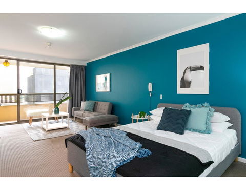 Striking And Super Convenient Studio With Balcony - Tourism Gold Coast 0