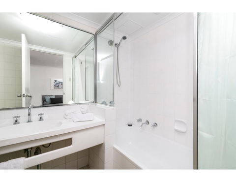 Striking And Super Convenient Studio With Balcony - Tourism Gold Coast 2