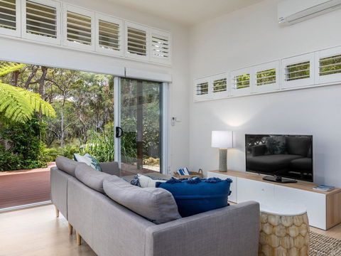 Studio By The Bay :: Jervis Bay Rentals - Tourism Gold Coast 1