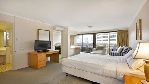 Studio With Balcony At College St - Tourism Gold Coast 2