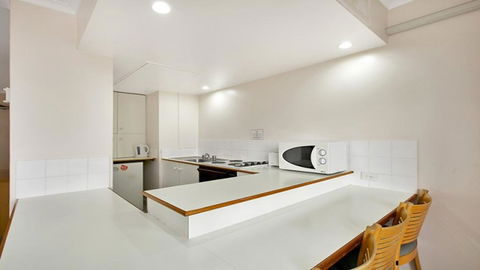 Studio With Balcony At College St - Tourism Gold Coast 1