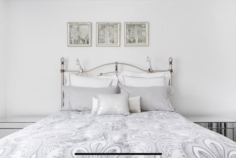 Stunning Burleigh Beach Apartment - Tourism Gold Coast 2