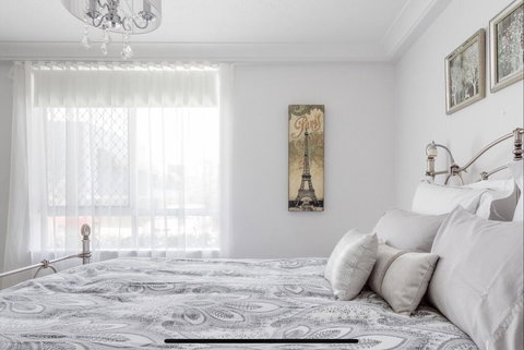 Stunning Burleigh Beach Apartment - Tourism Gold Coast 3