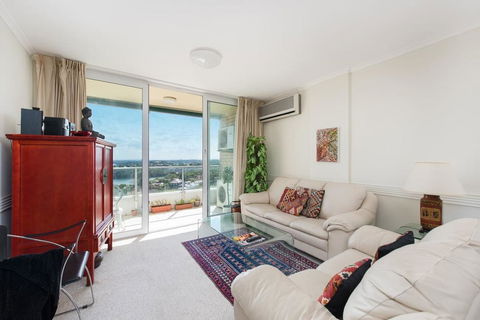 Stunning Harbour View Home! - Tourism Gold Coast 0