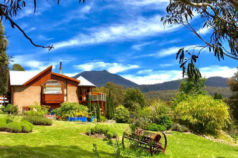 STUNNING HOME WITH AMAZING VIEWS - Just 20 Mins To The City And Only 10 To MONA! - Tourism Gold Coast 1