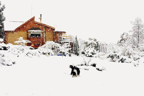STUNNING HOME WITH AMAZING VIEWS - Just 20 Mins To The City And Only 10 To MONA! - Tourism Gold Coast 0