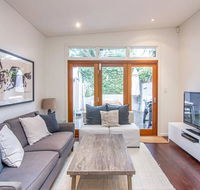 Stunning Townhouse- Quiet Street Close to CBD - Tourism Gold Coast
