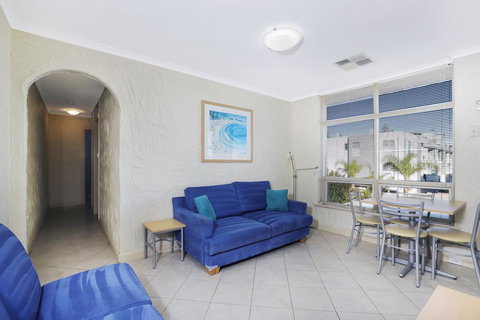 Stylish Comfortable 2 Bdrm Glenelg North - Tourism Gold Coast 2