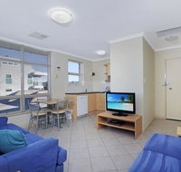Stylish Comfortable 2 bdrm Glenelg North - Tourism Gold Coast
