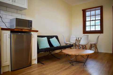Stylish Cute Cottage In McMahons Point - Tourism Gold Coast 0
