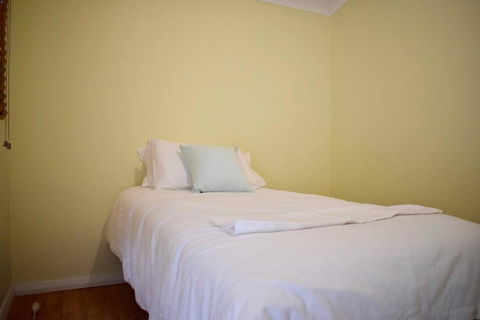 Stylish Cute Cottage In McMahons Point - Tourism Gold Coast 3