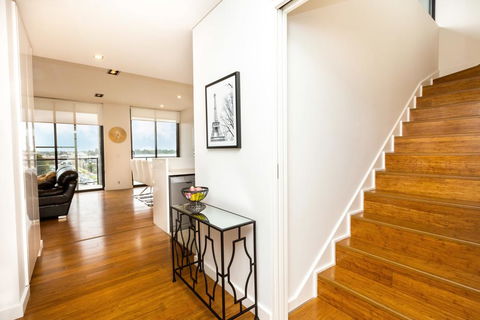 Stylish Inner City Penthouse Apartment - Tourism Gold Coast 1