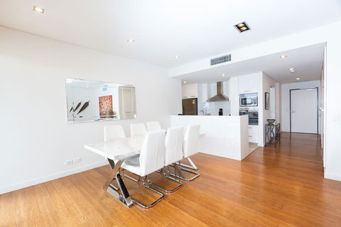 Stylish Inner City Penthouse Apartment - Tourism Gold Coast 3