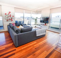 Stylish Modern 3BD Retreat at an Amazing Location - Tourism Gold Coast