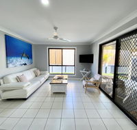 STYLISH RESIDENCE LARGE PRIVATE YARD - CLOSE TO DREAMWORLD - Tourism Gold Coast