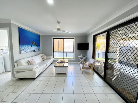 STYLISH RESIDENCE, LARGE PRIVATE YARD - CLOSE TO DREAMWORLD - Tourism Gold Coast 0