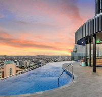 Stylish Resort Living in the City - Tourism Gold Coast