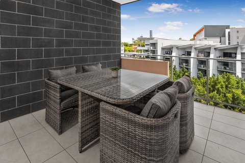Stylish Split Level Apartment 13 Minutes From City - Tourism Gold Coast 2