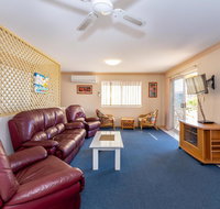 Stylish Unit Opposite Foreshore - Sylvan Beach Esp Bellara - Tourism Gold Coast