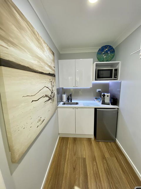 STYLISH UNIT - CLOSE TO DREAMWORLD - Tourism Gold Coast 3