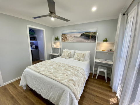 STYLISH UNIT - CLOSE TO DREAMWORLD - Tourism Gold Coast 1