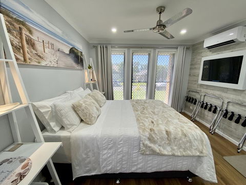 STYLISH UNIT - CLOSE TO DREAMWORLD - Tourism Gold Coast 0