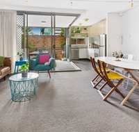 Stylish Valley Unit with Terrace Parking and Pool - Tourism Gold Coast