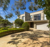 STYLISH SUN-DRENCHED AND SOPHISTICATED - Tourism Gold Coast