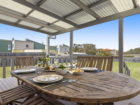 Summer Breeze - Clean And Simple, 200m To Beach - Tourism Gold Coast 0