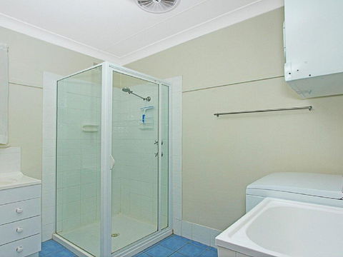 Summer Breeze - Clean And Simple, 200m To Beach - Tourism Gold Coast 1