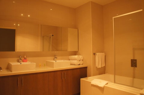Summer Inn Holiday Apartments - Tourism Gold Coast 3