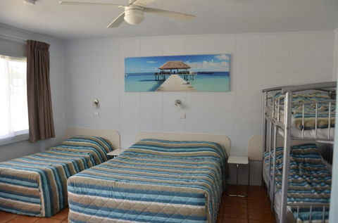 Sunburst Motel - Tourism Gold Coast 1