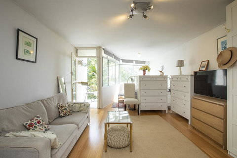 Sunlit Studio In The Trees, Walk To The Beach - Tourism Gold Coast 0