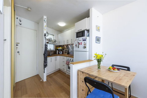 Sunlit Studio In The Trees, Walk To The Beach - Tourism Gold Coast 3