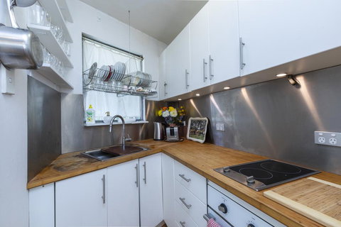 Sunlit Studio In The Trees, Walk To The Beach - Tourism Gold Coast 2