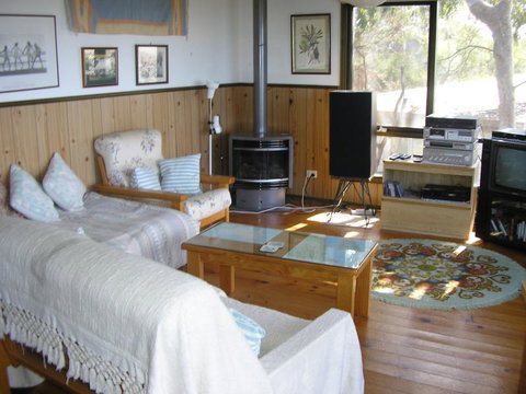 Sunningdale Beach House 16 - Tourism Gold Coast 3