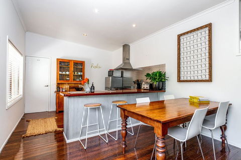 SUNSET BEACH SHACK On SURF - Tourism Gold Coast 2