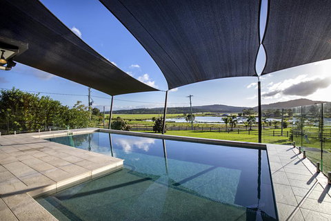 Sunset Retreat Airlie Beach Rural Getaway - Tourism Gold Coast 2