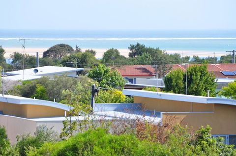 SUNSET WATERS - INLET SIDE - Tourism Gold Coast 1