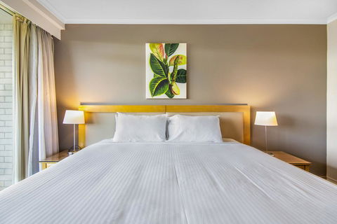 Super Convenient Apartment With Garden Views - Tourism Gold Coast 1