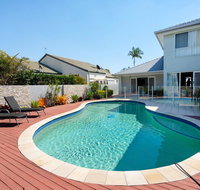 Super Sized Family Retreat With a Pool - Tourism Gold Coast