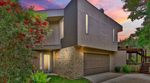 SURF Side SECRET INVERLOCH - Tourism Gold Coast 0